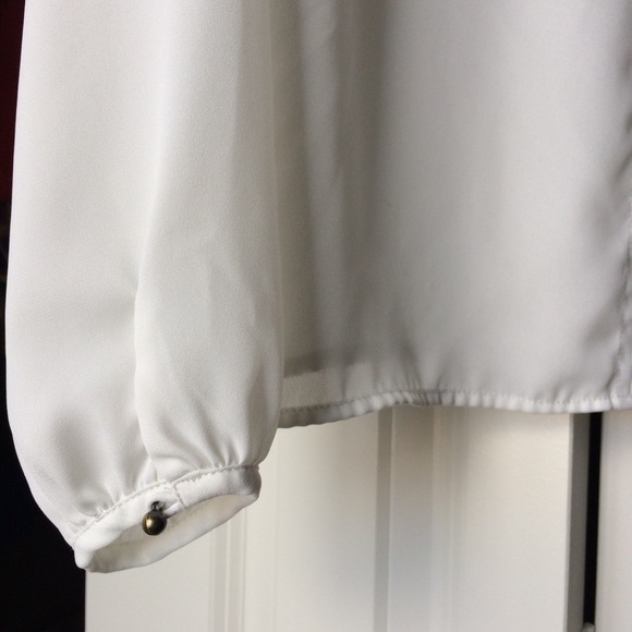 ❤️❤️White Keyhole Neck Basic Top - Picture 4 of 7